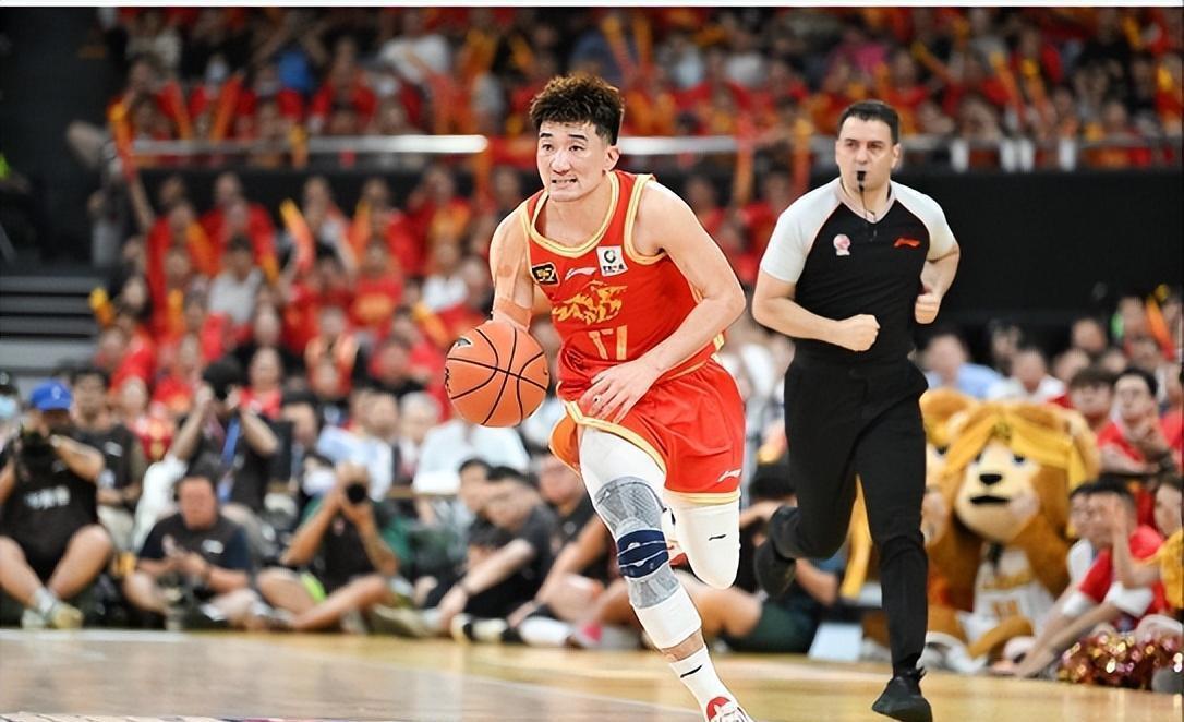 关于冲刺阶段体能课后；广厦男篮状态回暖备战足总杯；底气十足；年轻球员得到机会的信息